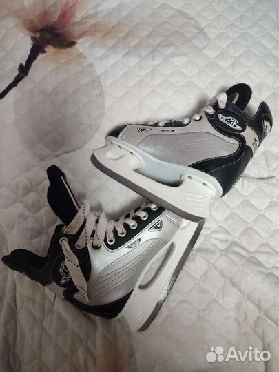 Хоккейные коньки profy 3500 новые