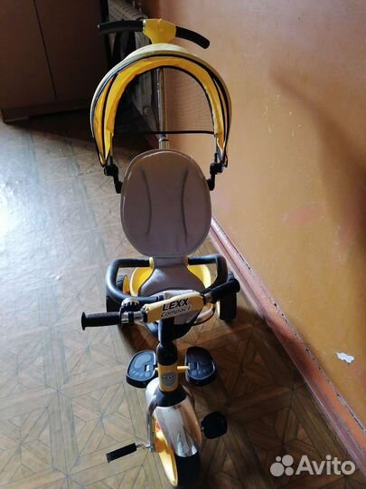 Трехколесный детский велосипед с ручкой