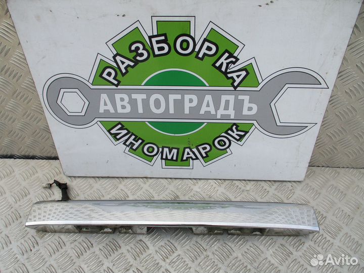 Накладка двери багажника Nissan X-Trail T30 2002г