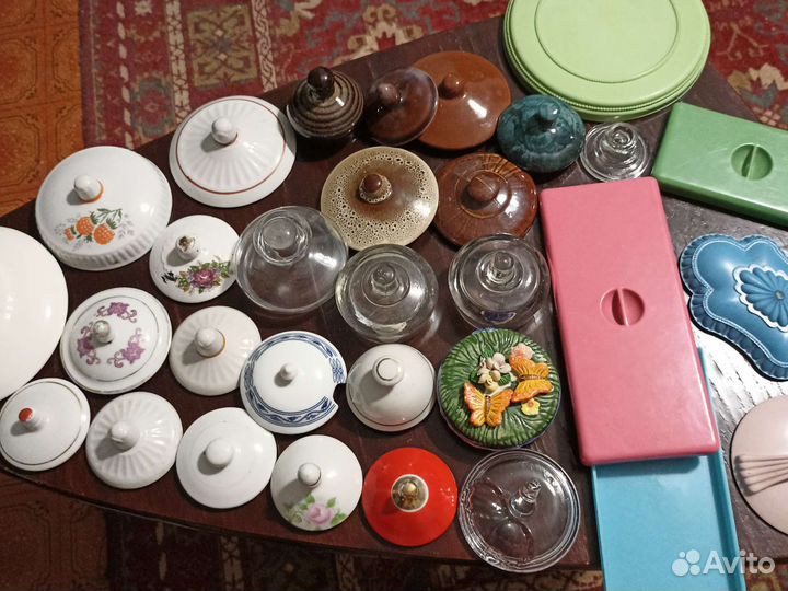 Крышки от посуды, карболитовых шкатулок