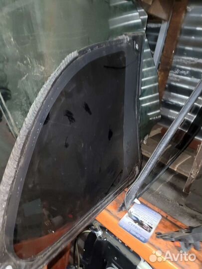 Левые боковые стекла на чери тиго 2010г