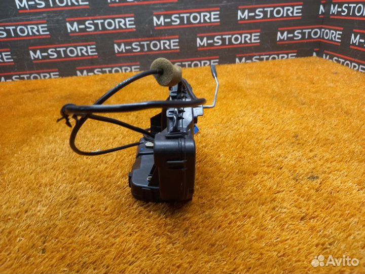 Замок двери задний правый Mercedes-Benz E-Class