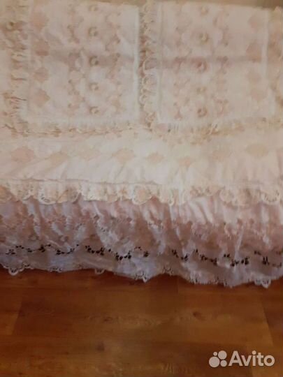 Покрывало на кровать и 2 наволочки