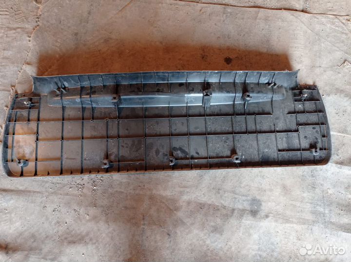 Обшивка двери багажника Nissan note