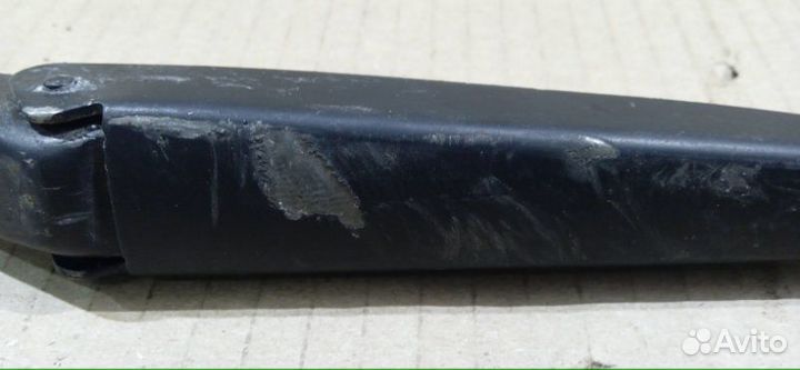 Поводок стеклоочистителя передний левый Nissan