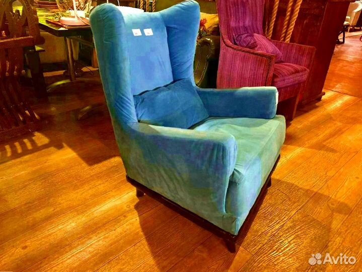 Кресло голубое из велюра