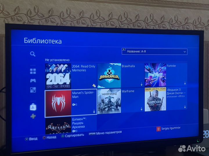 PlayStation 4 slim + игры, 2 геймпада, док-станция