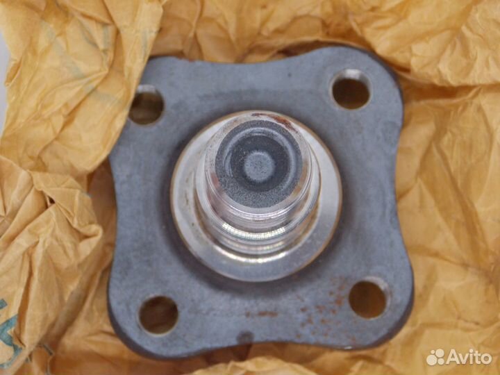 Цапфа (ось) задней ступицы Nissan Note, MIcra