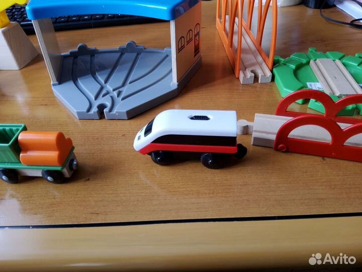 Две деревянные железные дороги из IKEA