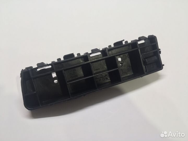 Крепление бампера переднее левое H. Accord CU