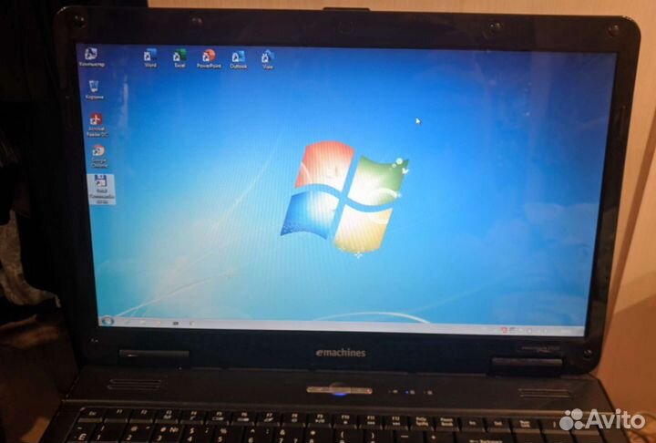 Ноутбук Acer Emachines E525