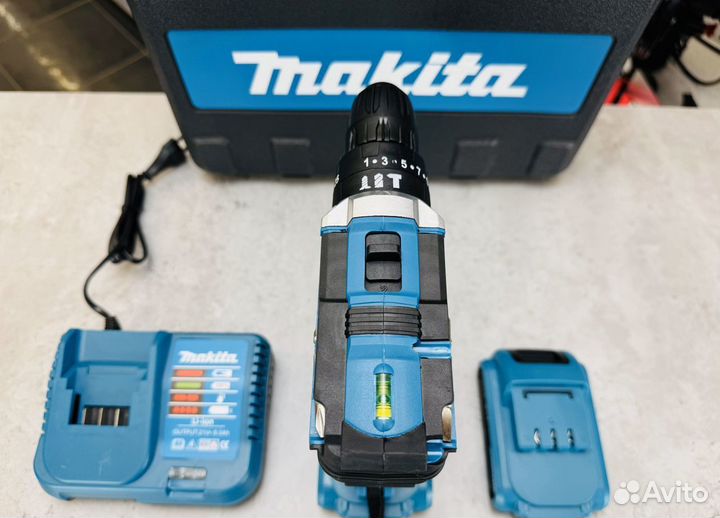 Шуруповерт Makita + инструменты