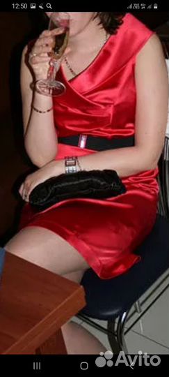 Платье красноне атласное 46-48