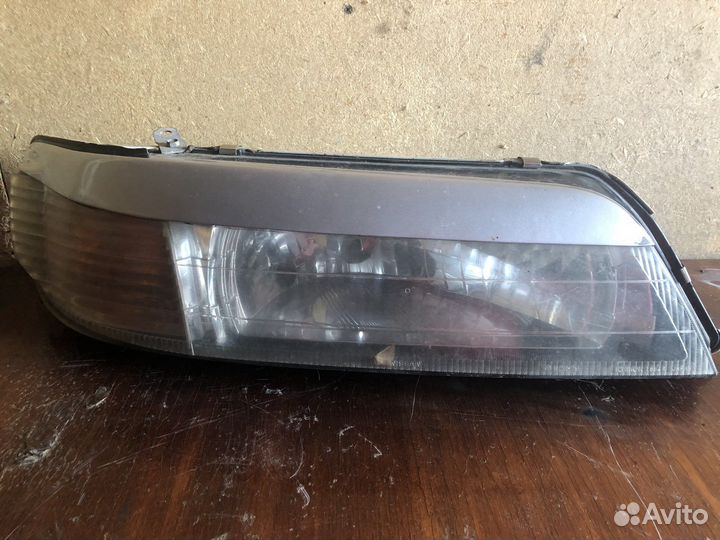 Продам правую фару nissan cefiro A 32 цельная