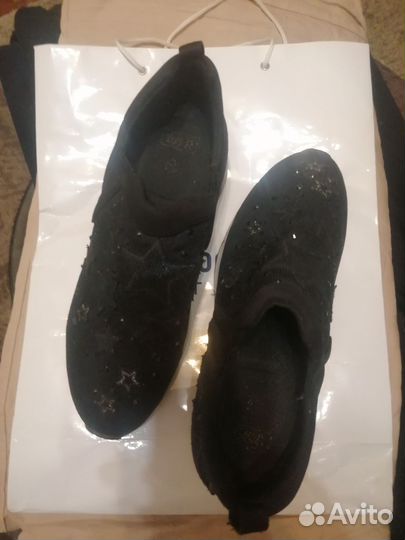 Кроссовки женские 39