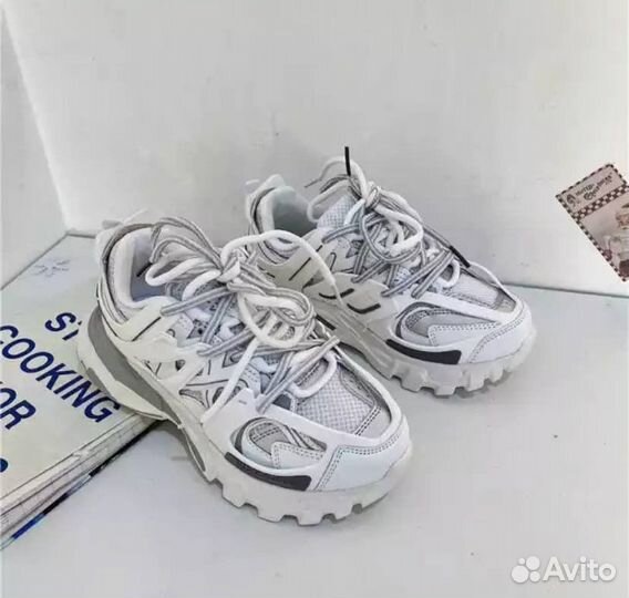 Кроссовки