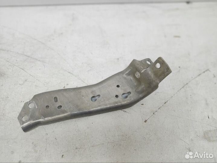 Кронштейн усилителя бампера передний правый Bmw X1