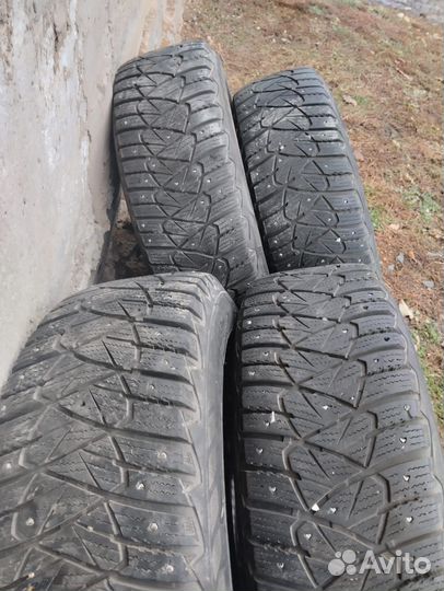 Dunlop Ice Touch 215/65 R16