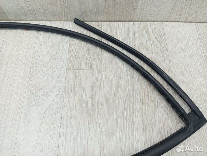 Уплотнитель двери задний правый Hyundai Ix35