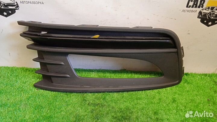 Накладка (решетка) противотуманной фары правая R