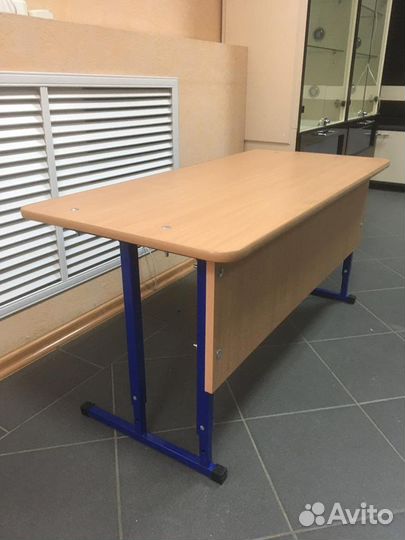 Новая школьная парта для младшего возраста