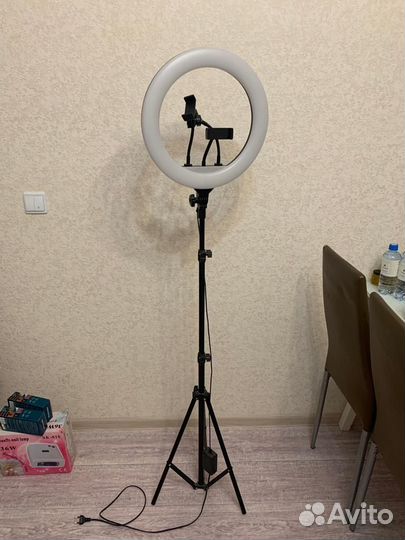 Кольцевая лампа 35см со штативом