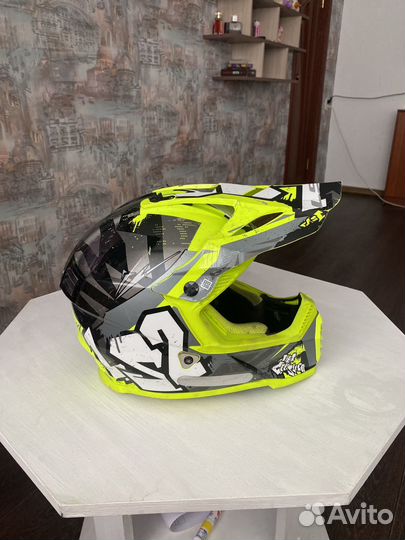 Мото шлем с очками и с перчатками