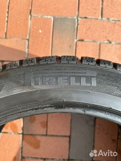 Pirelli Ice Zero 295/40 R21 111M