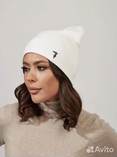 Шапка Труссарди белая