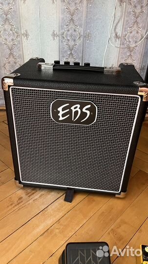 Басовый комбоусилитель