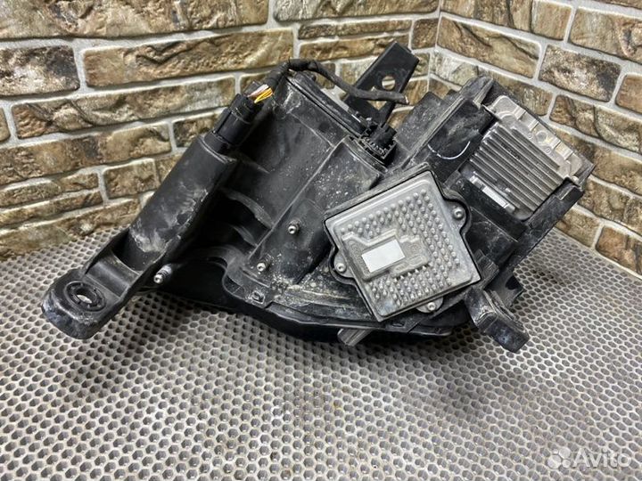 Фара правая Jeep Grand Cherokee