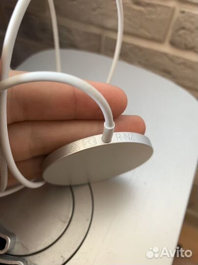 Зарядное устройство на iPhone беспроводное