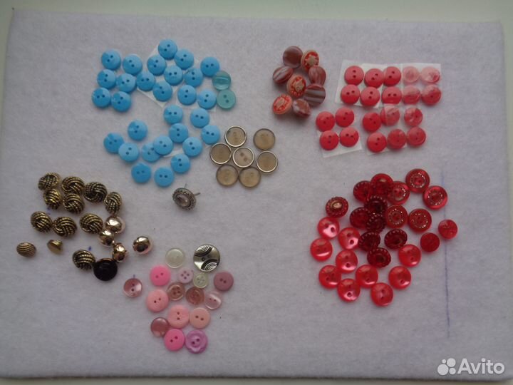 Для творчества: салфетки,пуговицы