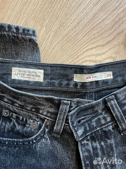 Джинсы levis MOM