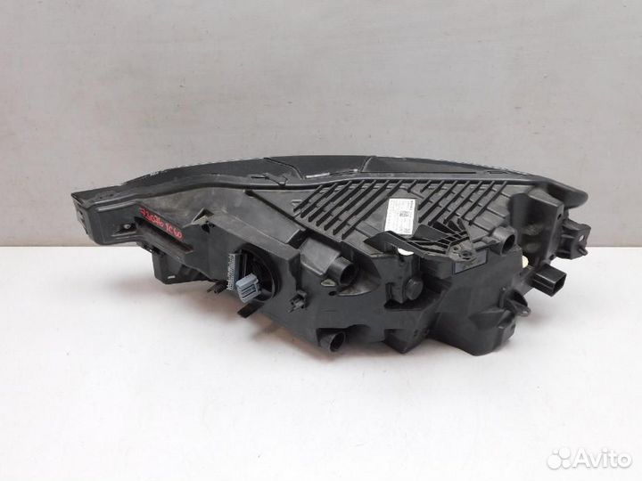 Фара правая Volvo XC60