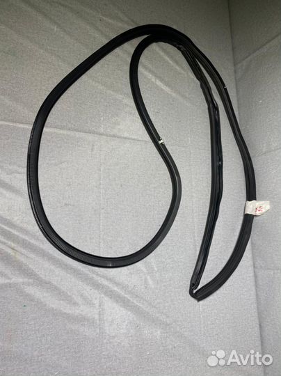 Уплотнитель заднего правого дверного проёма LX 570