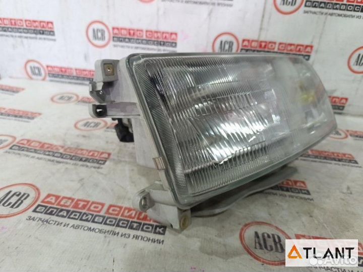 Фара правая toyota hiace