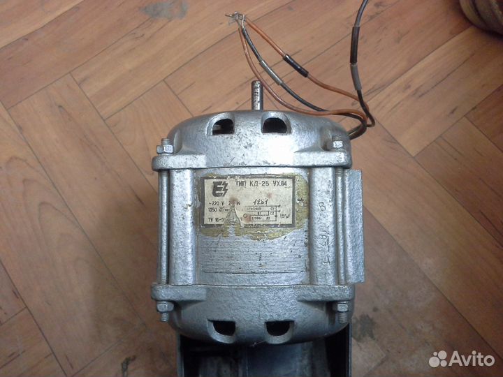 Электродвигатель 220вольт 1350 оборотов в минуту