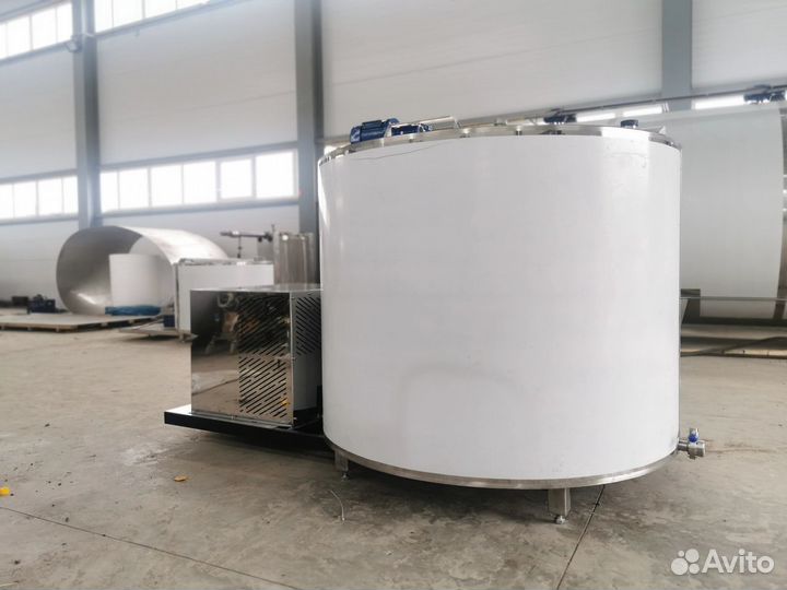 Охладитель молока 1500л вертикальный