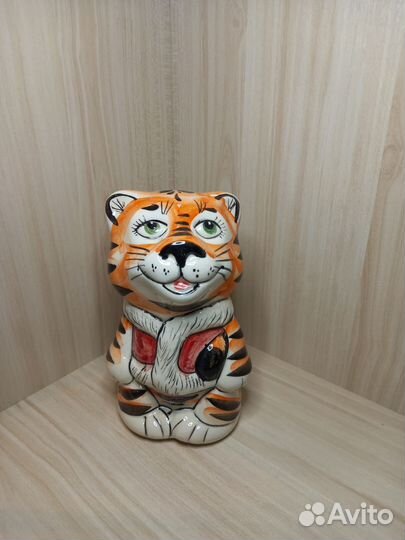 Сувенир Тигр-копилка (розовый полушубок), фарфор