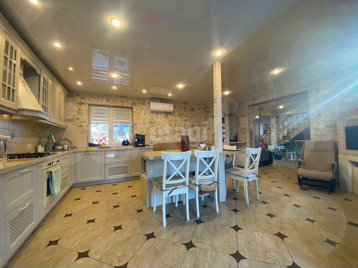 Дом 210 м² на участке 8 сот.