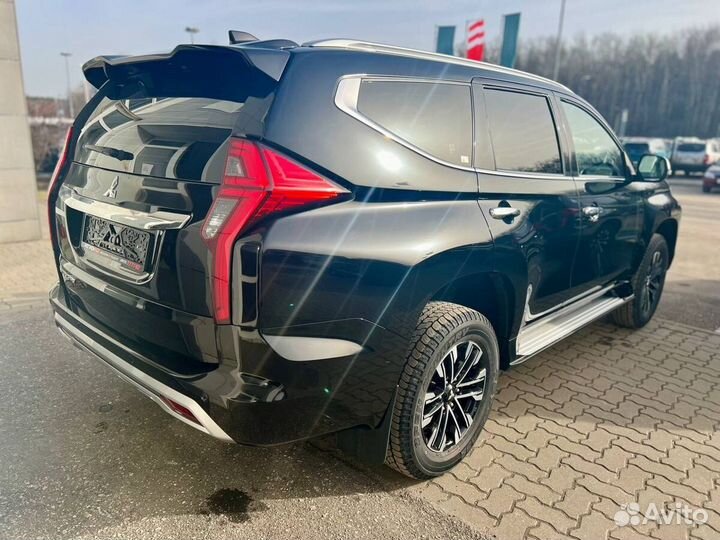 Mitsubishi Montero Sport 3.0 AT, 2023