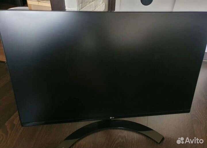 Безрамочный монитор LG 27MP68VQ