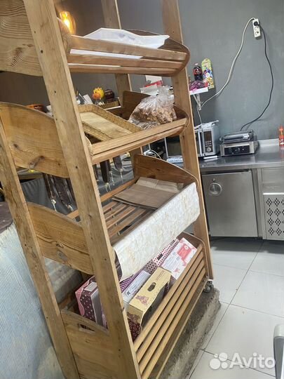 Этажерка на колесиках