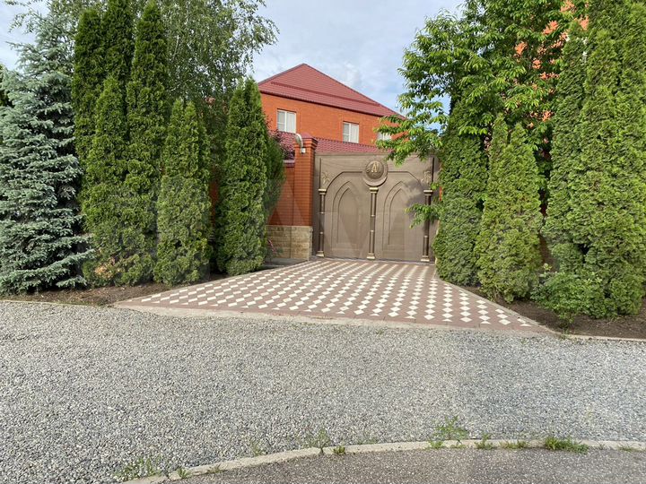 Коттедж 370 м² на участке 7 сот.