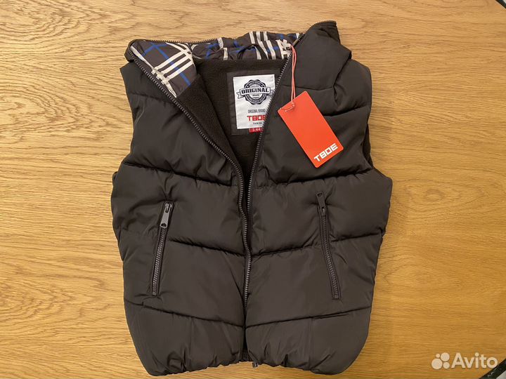 Жилетка женская с капюшоном