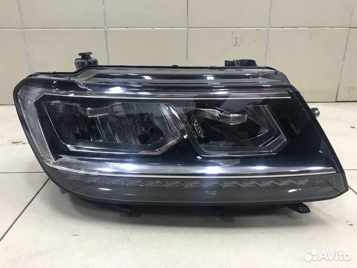 Фара правая Volkswagen Tiguan