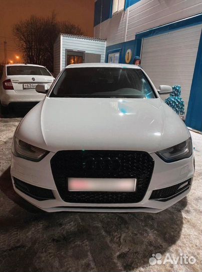 Решётка на Audi A4 11-15 в стиле RS4 style #4 Audi