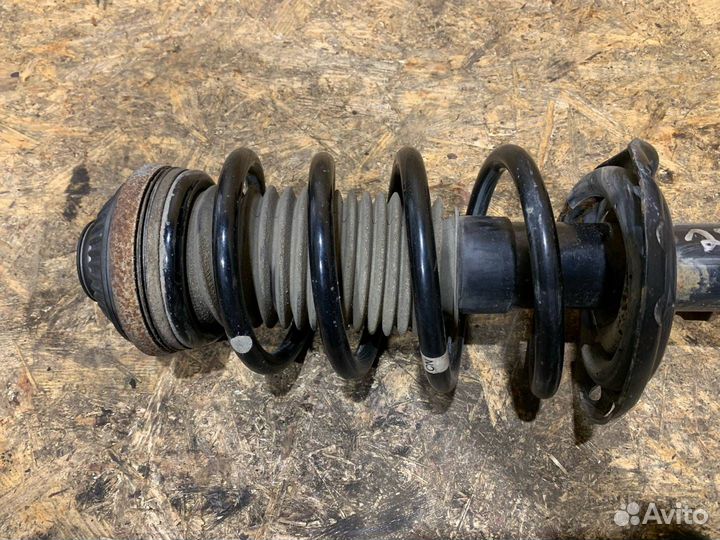 Стойка амортизатора передняя правая Opel Zafira