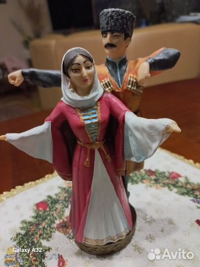 Статуэтка и Рог изобилия